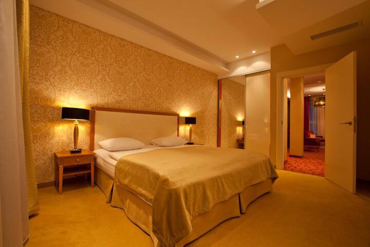 Room 12 of 51