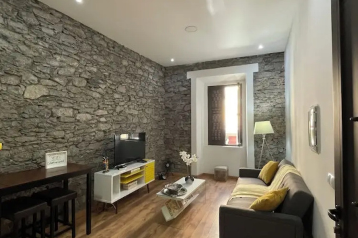 Room 5 of 11