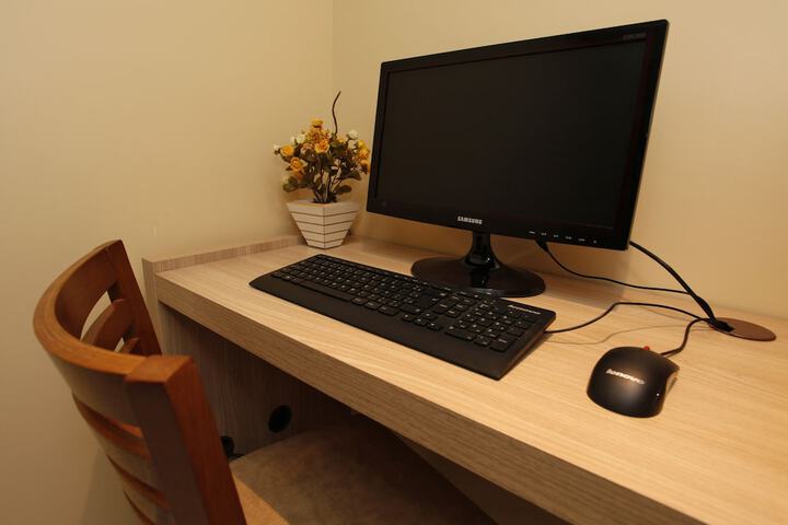 Business Center 42 of 44
