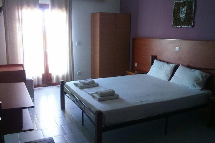 Room 4 of 37