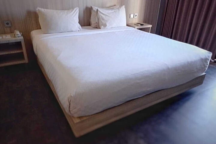 Room 8 of 32