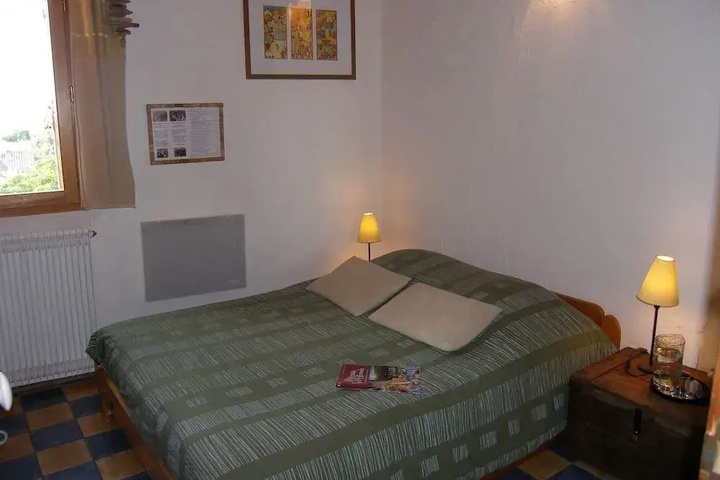 Room 5 of 16