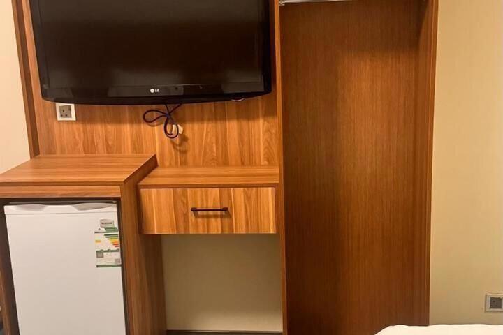 Room 11 of 32