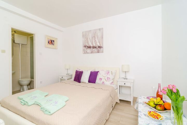 Room 2 of 64