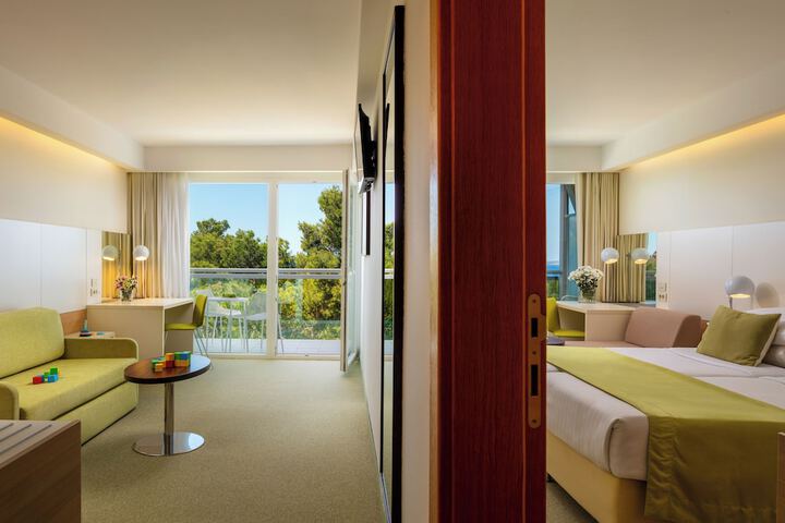 Room 18 of 70