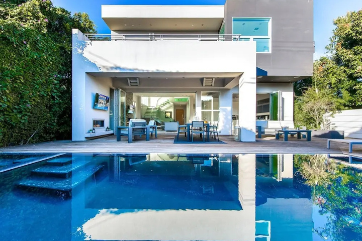 Pool 15 of 23