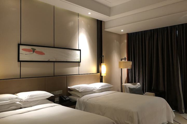 Room 13 of 65
