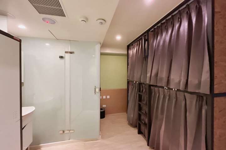 Room 30 of 62