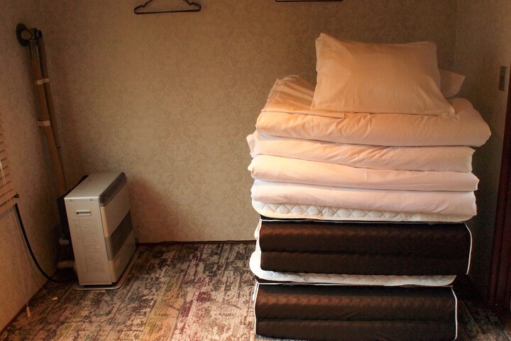 Room 5 of 16