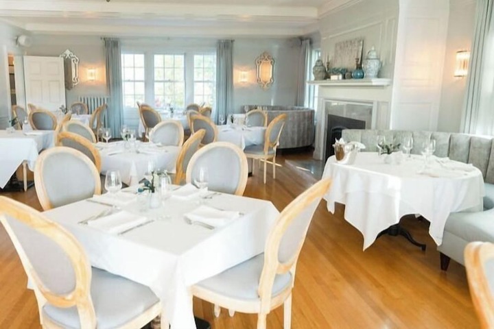 Dining 82 of 106