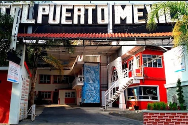 Exterior of Hotel Puerto Mexico