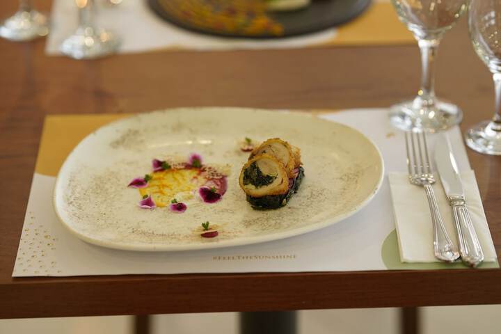 Dining 48 of 75