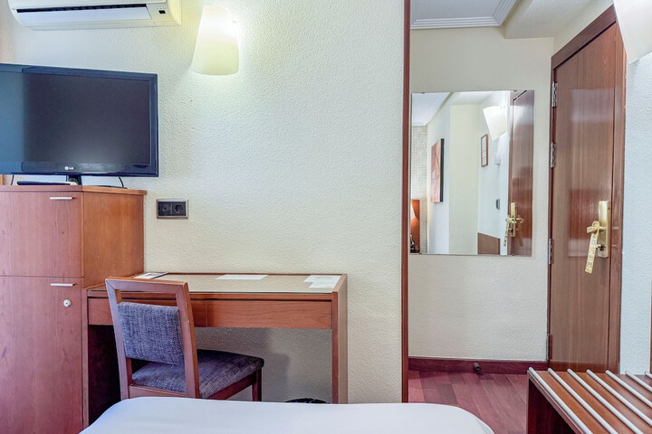 Room 3 of 24