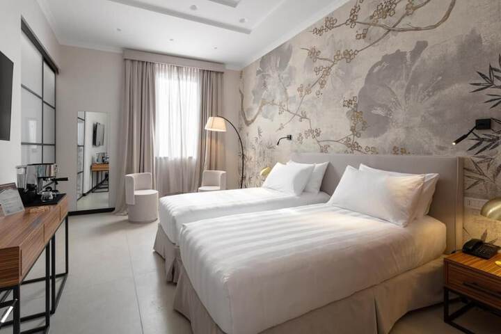 Room 10 of 13