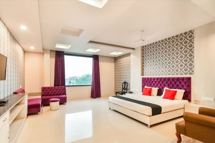 Room 5 of 10