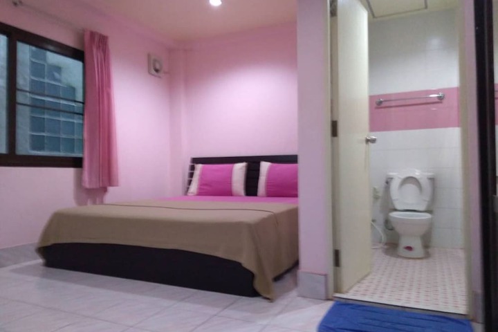 Room 13 of 31