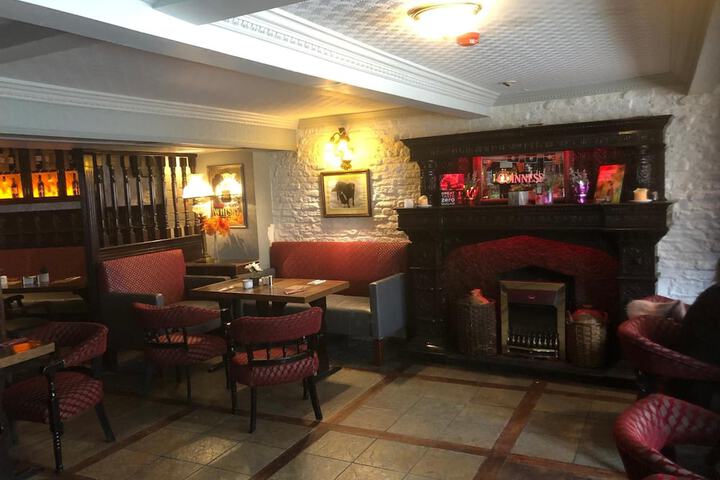 Lounge 44 of 63