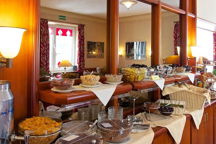 Breakfast/Coffee Service 36 of 50