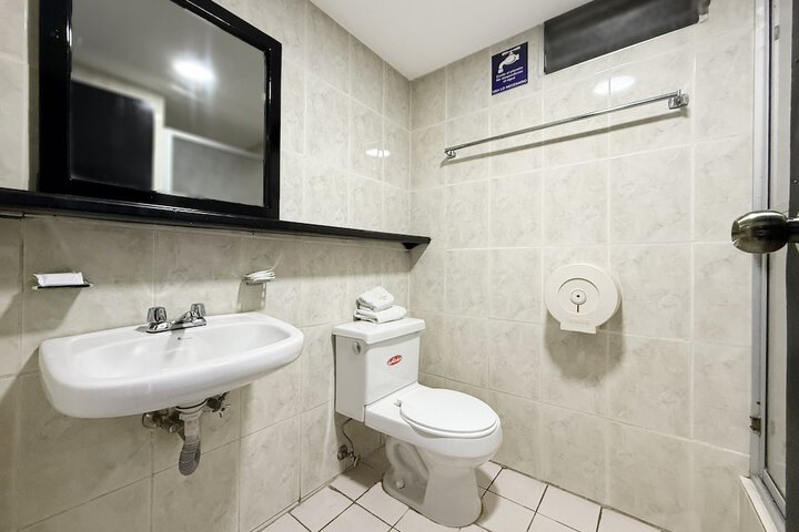Room 21 of 32