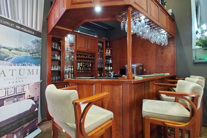 Lounge 21 of 30