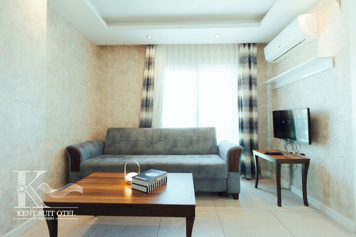 Room 6 of 37