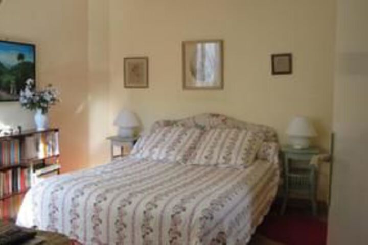 Room 6 of 10