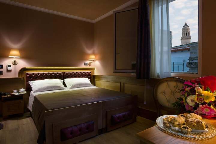 Room 17 of 39