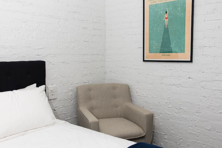 Room 10 of 28