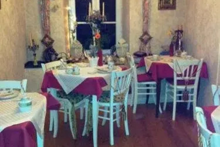 Dining 17 of 18