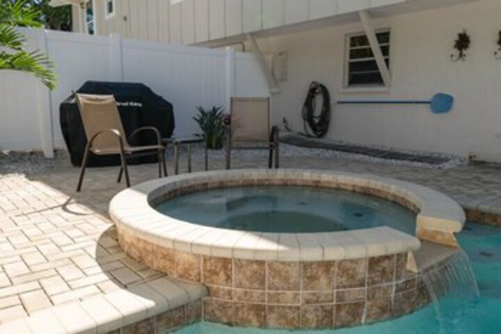 Pool 22 of 36