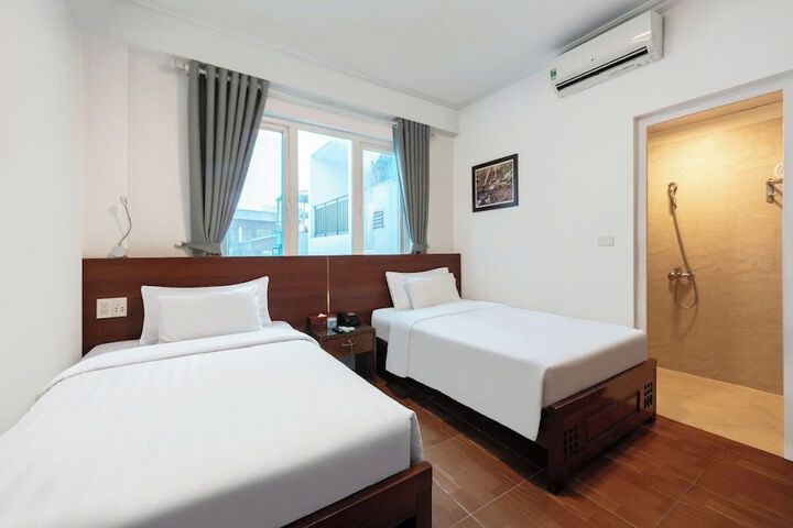 Room 6 of 23