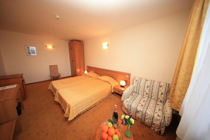Room 13 of 48