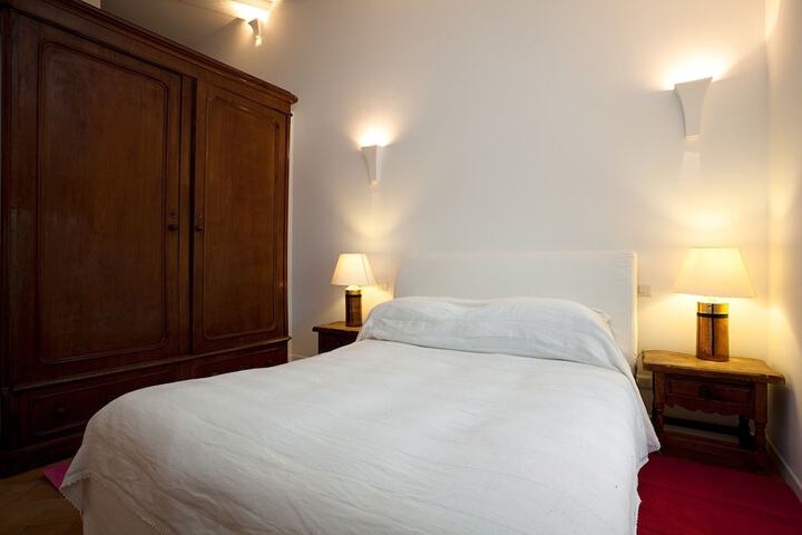 Room 2 of 26