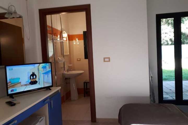 Room 6 of 52