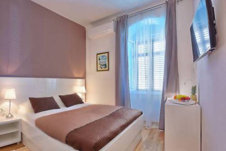 Split Urban Rooms I