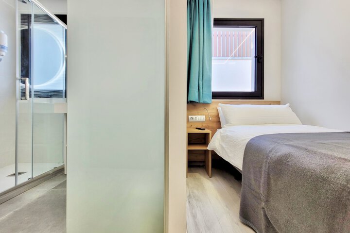 Room 43 of 62