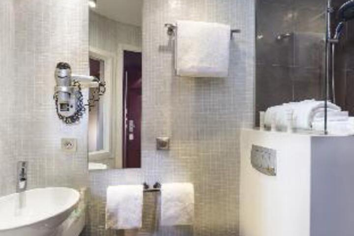 Room 15 of 23