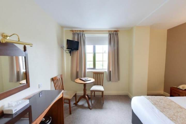 Room 17 of 28