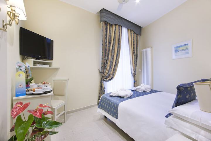 Room 8 of 48