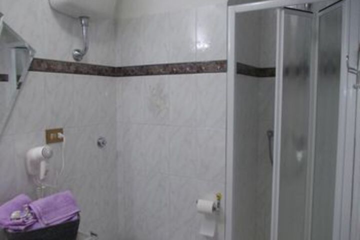 Room 4 of 30