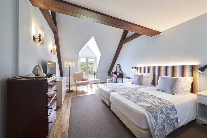 Room 2 of 36