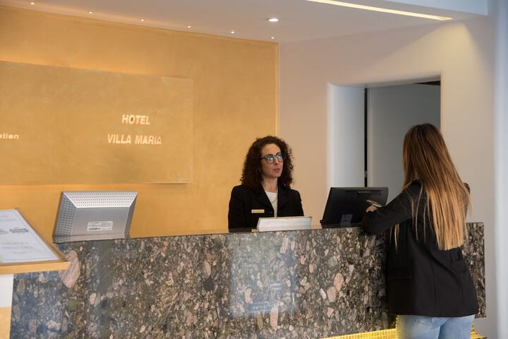 Check-in/check-out kiosk