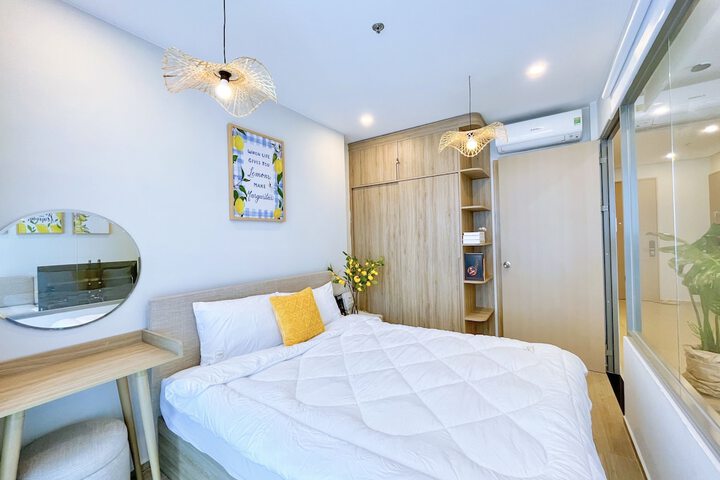 Room 12 of 299