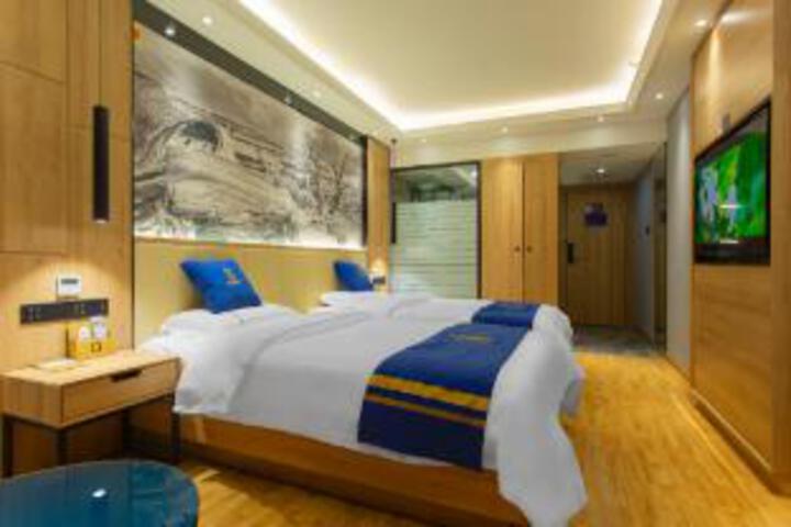 Room 6 of 6