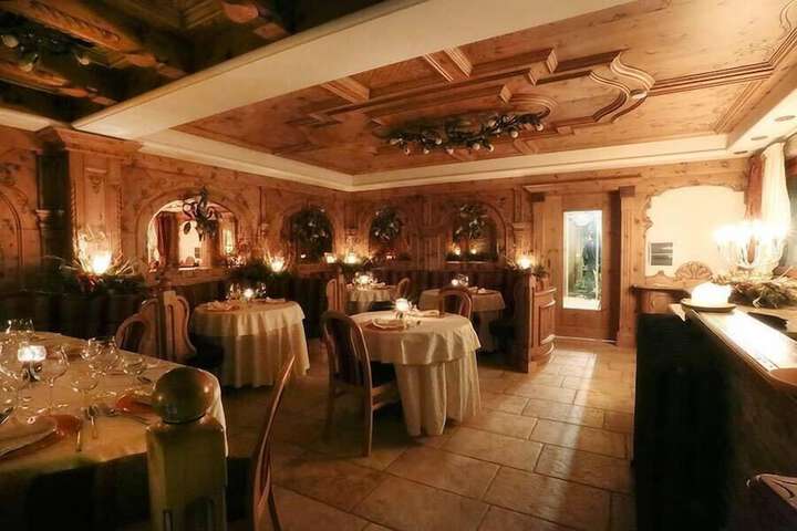 Dining 42 of 77