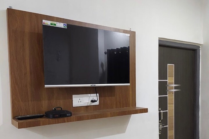 Room 7 of 12