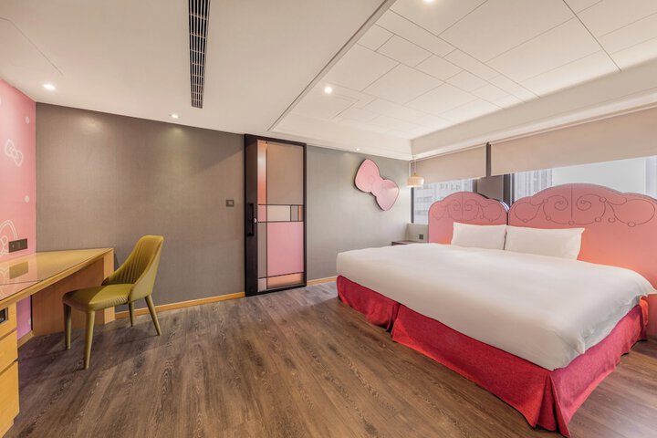 Room 28 of 103
