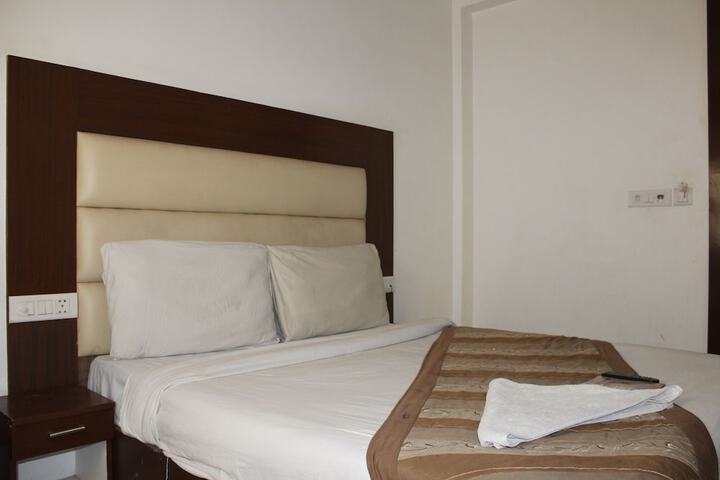 Room 11 of 21