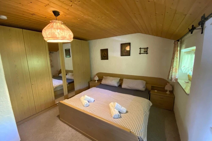 Room 4 of 15