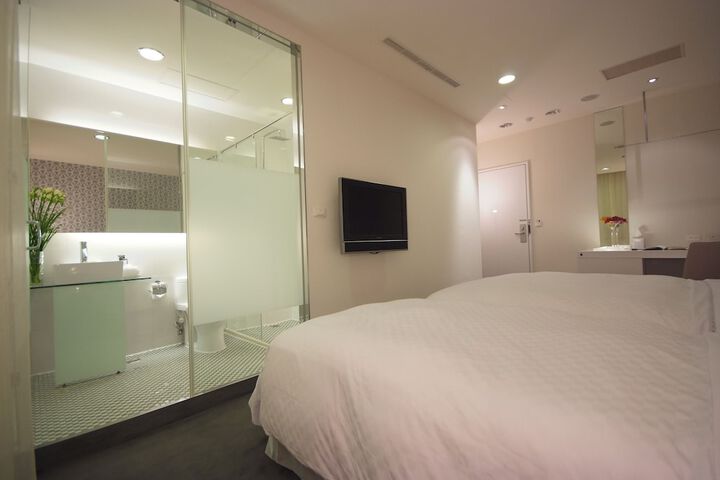 Room 16 of 50